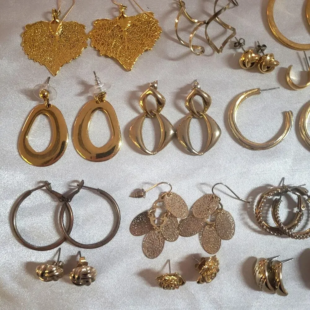 35+ Pc Goldtone Vtg Y2K Pierced Earrings Lot Mixed Styles Hoops Dangle Drop